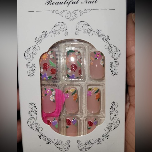 Floral Garden Nails NWT - Picture 3 of 3